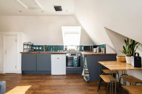 Top Floor Flat on Harbour Street with sea views